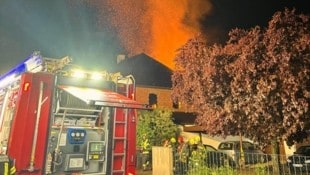 In Feldkirchen an der Donau und in Goldwörth loderten mehrmals die Flammen hoch. (Bild: FF Bad Mühllacken)