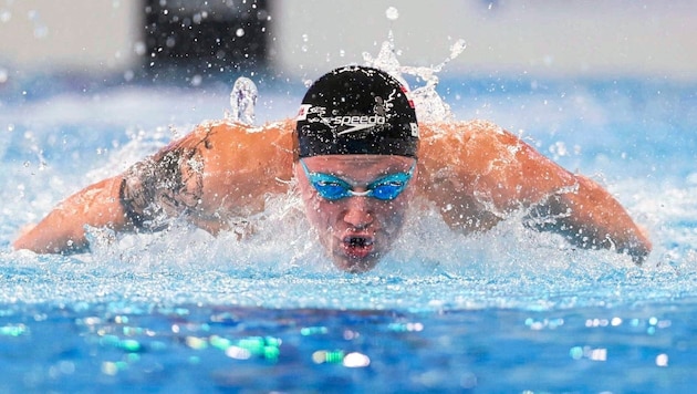 Simon Bucher schwimmt bei der Veranstaltung seines Stammvereins TWV Innsbruck. (Bild: GEPA/Philipp Brem)