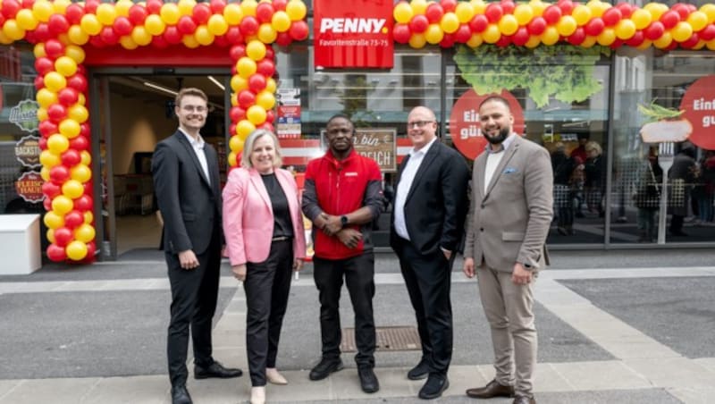 Das Team von Penny Favoritenstraße freut sich über den neu eröffneten Markt. (Bild: Penny/Robert Harson)