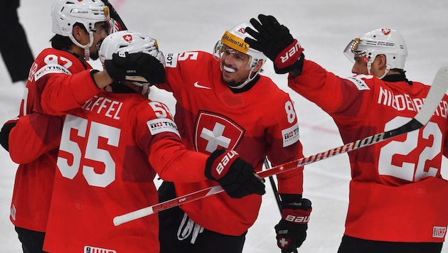 Die Schweiz setzte sich in Prag gegen Norwegen mit 5:2 durch ... (Bild: AFP)