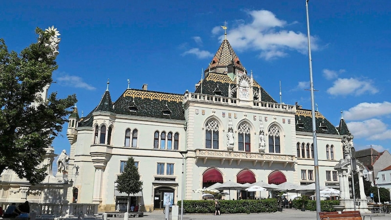 Das Rathaus in Korneuburg (NÖ) wurde Ziel eines Angriffs. (Bild: Huber Patrick)