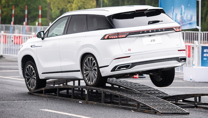 Mangelnde Steifigkeit beim Jaecoo J8: Die Türen lassen sich  hier zwar leicht öffnen, klemmen ...