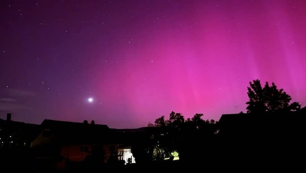 Steinbach am Attersee üzerinde kuzey ışıkları (Bild: Kronen Zeitung/Robert Loy)