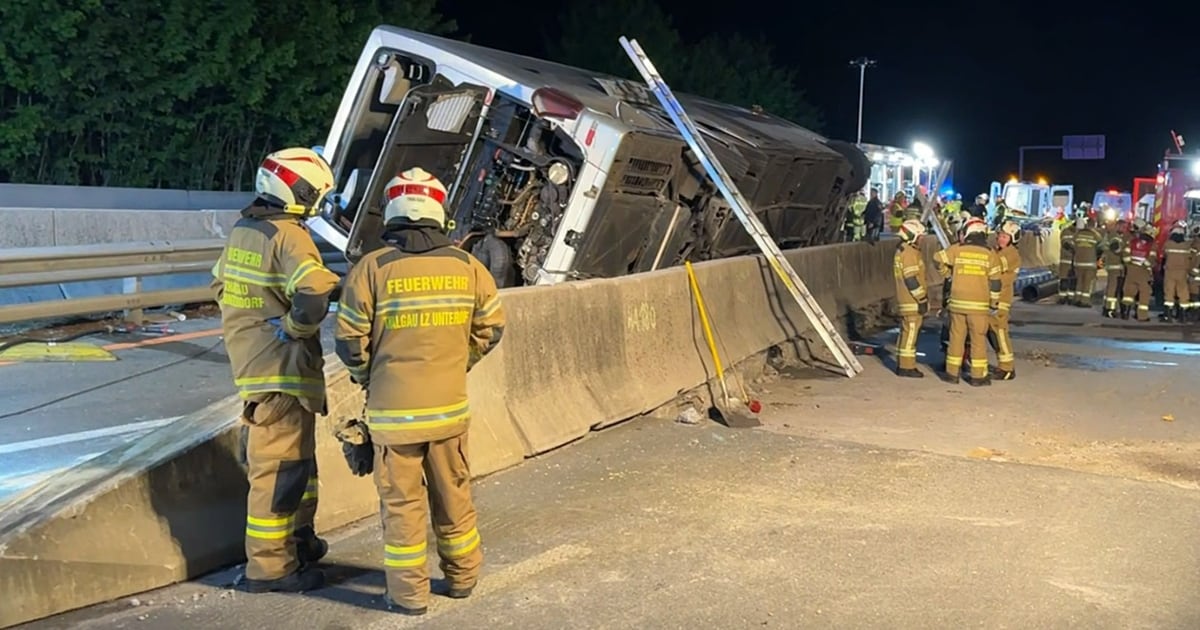 accident-at-roadworks-coach-overturned-on-the-a1-three-seriously
