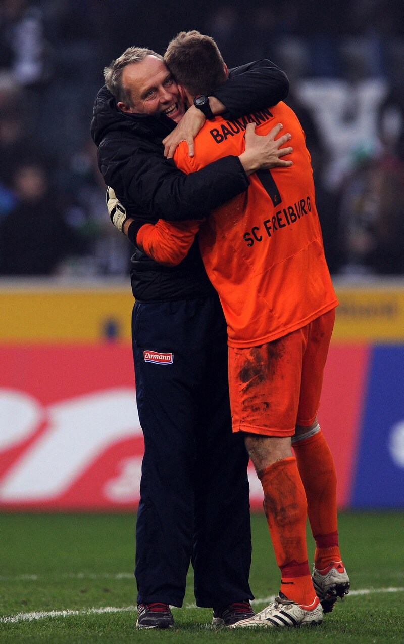 Christian Streich und Oliver Baumann (Bild: AFP/PATRIK STOLLARZ / AFP)