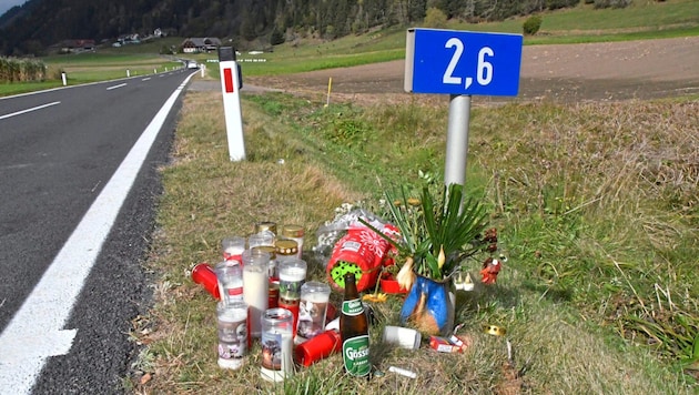 Friends and family placed candles at the site of the accident in the fall of 2023 (Bild: Kevin Geißler)