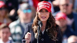 Kristi Noem, Gouverneurin von South Dakota und Trump-Unterstützerin, hat ihre eigene Hündin ...