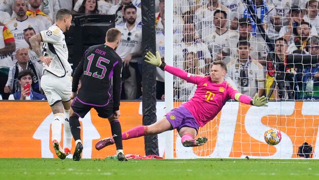 Manuel Neuer machte beim 1:1 keine besonders gute Figur. (Bild: AP ( via APA) Austria Presse Agentur/ASSOCIATED PRESS)