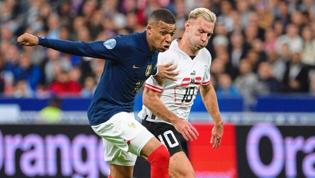 Andreas Weimann, hier gegen Frankreichs Superstar Kylian Mbappe, bestritt bisher 23. Länderspiele für Österreich. Sonntag hat der England-Legionär mit West Bromwich ein ganz großes Spiel vor sich. (Bild: AFP or licensors)