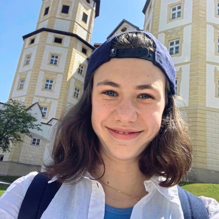 Vor dem Stift Stams schoss Nina Annewanter ein Foto: „Ich möchte unglaublich gerne mit meiner ...
