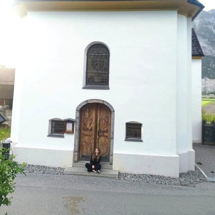 Mathilda Parrainer besuchte eine Kapelle in Afling. „Zu Corona-Zeiten sind wir immer hierher ...