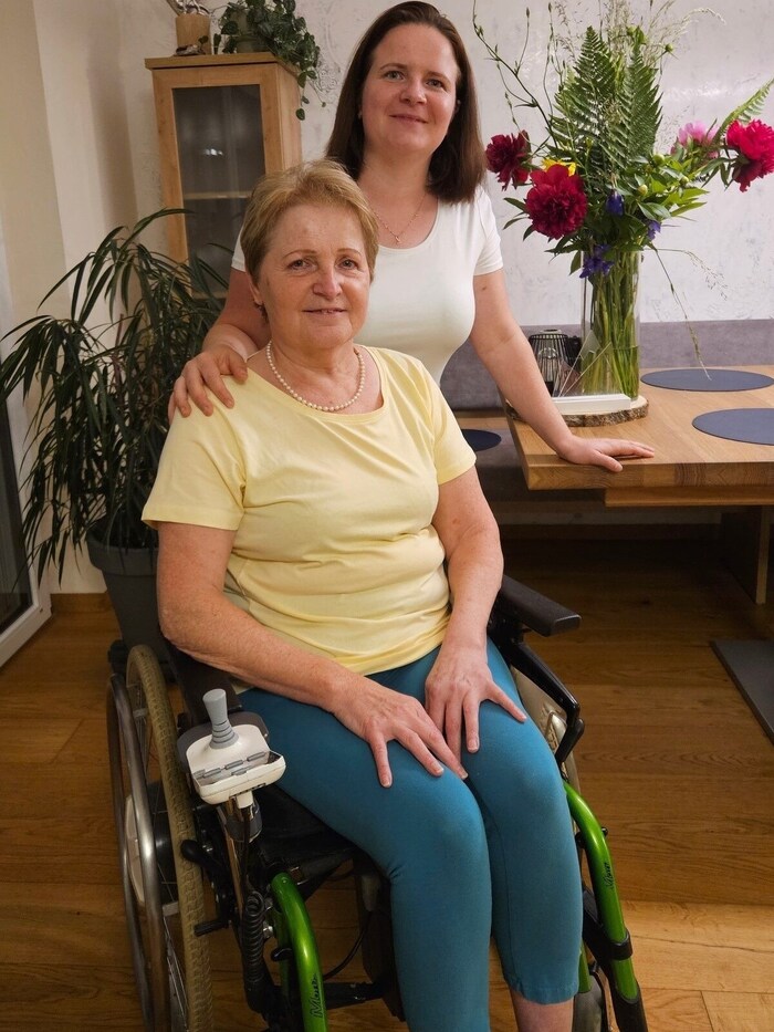 Das Anstellungsmodell hilft bei der Pflege der Mutter