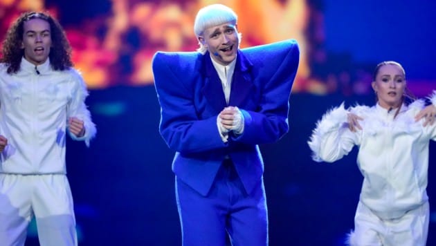 Der niederländische Sänger Joost Klein (Bild) wird nach der Beschwerde einer Produktionsmitarbeiterin nicht im Finale des 68. Eurovision Song Contest auftreten. (Bild: AP ( via APA) Austria Presse Agentur/Martin Meissner)