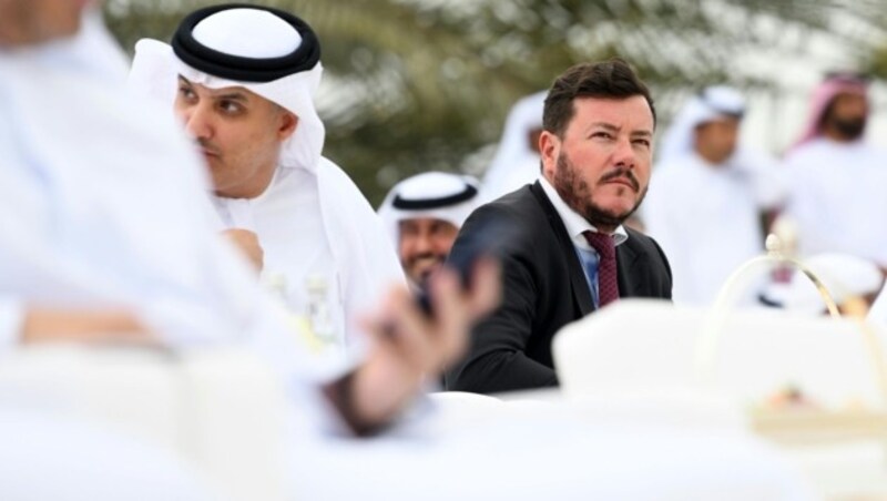 René Benko ist in Abu Dhabi kein Unbekannter: Auf dem Bild sieht man den Immobilienjongleur im Jahr 2019 bei einer Show der Spanischen Hofreitschule aus Wien. (Bild: APA/HELMUT FOHRINGER)