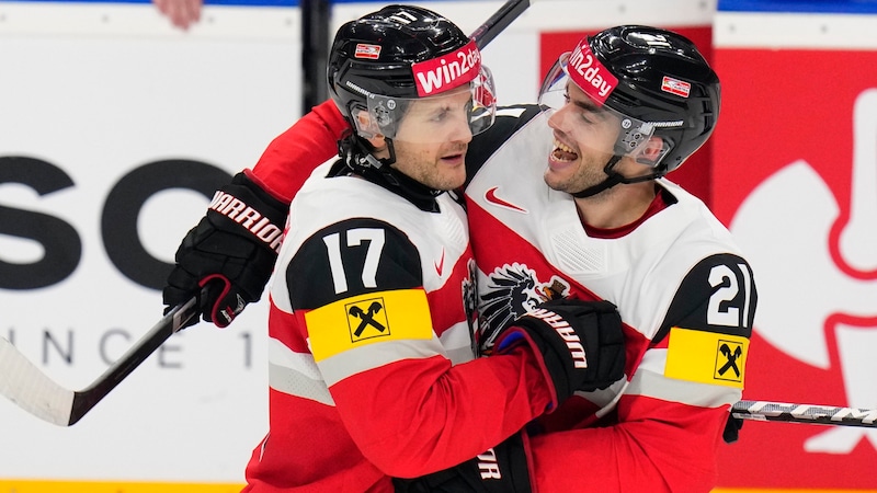 Manuel Ganahl (l.) traf zum 1:2. (Bild: AP ( via APA) Austria Presse Agentur/ASSOCIATED PRESS)