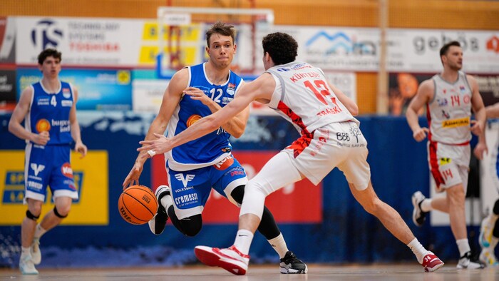 Jonathan Käferele (am Ball) will daheim den Finaleinzug fixieren.