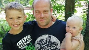 Foto aus glücklichen Tagen: Johannes „Hannes“ Nagl mit seinen beiden Kindern Jonas (6) und Laura (2). (Bild: zVg)