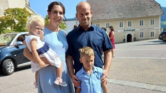 With the words "After 'love', 'help' is the most beautiful time word in the world", friends of the couple are collecting money to at least ease the financial worries of widow Regina and her two children a little.