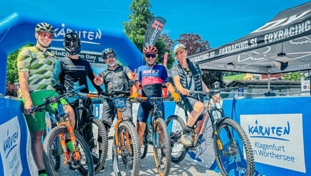 Begeisterte Biker, unter ihnen auch Organisator Lukas Krische, Paco Wrolich und der slowenische Enduro-Experte Andrej Dekleva.