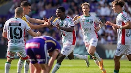 Hängende Köpfe bei der Wiener Austria, der WAC bejubelte einen 4:0-Erfolg.