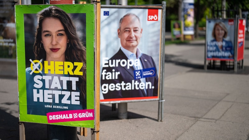 Lena Schilling továbbra is mosolyogni fog a zöld választási plakátokról. (Bild: APA/Georg Hochmuth)