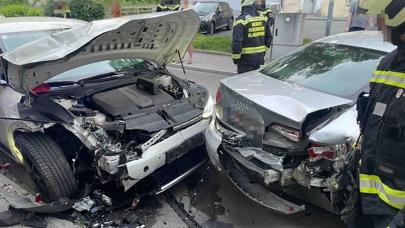 Alle Autos wurden stark beschädigt. (Bild: Berufsfeuerwehr Klagenfurt)