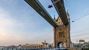 Der Durchflug durch das Londoner Wahrzeichen.