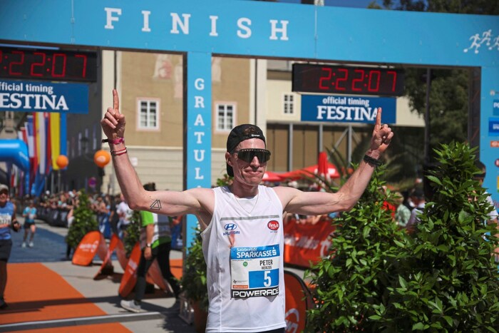 Herzog from Saalfelden crossed the finish line with a time of 2:21:44.