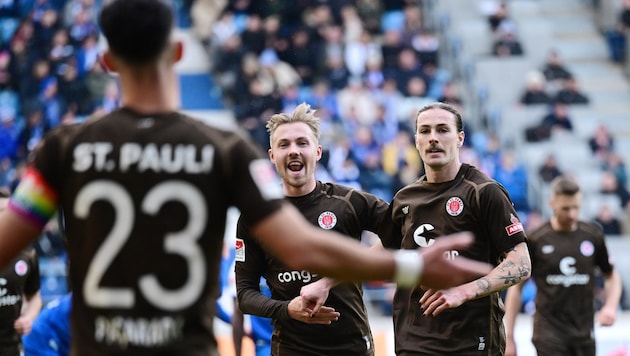 St. Pauli celebrates promotion!