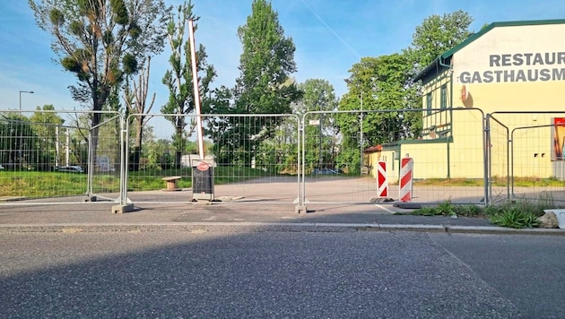 As a result of the "Krone" report, the district erected a fence in front of the "trap". (Bild: zVg)