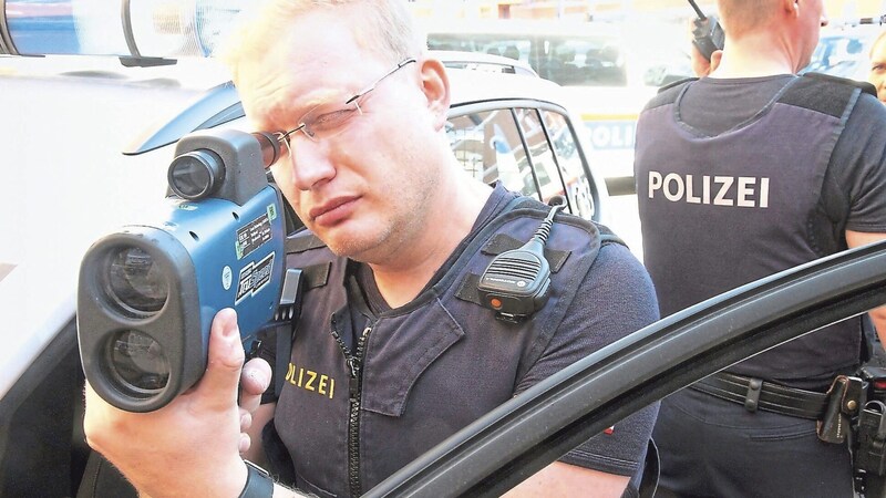 The police are now stepping up speed checks around schools. (Bild: Andi Schiel)