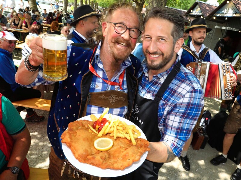 „Die Veranstaltung war ein voller Erfolg! Alles wurde bestens organisiert – besonders mit dem Wetter hatten wir großes Glück!“ – Ernst und Michael Jammer haben die Hafenfest-Besucher mit österreichischer Küche gut verköstigt. (Bild: Rojsek-Wiedergut Uta/Uta Rojsek-Wiedergut)