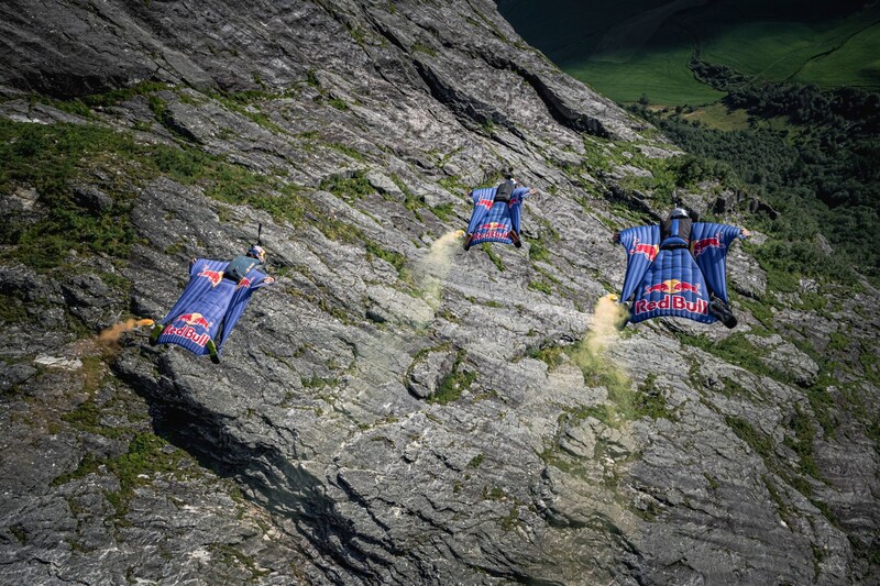 Auch dieser Flug ist absolut atemberaubend. (Bild: Peter Salzmann / Red Bull Content Pool)