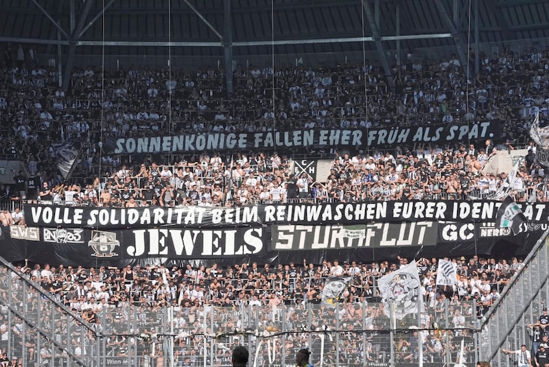 Solidarity with the LASK supporters. (Bild: Sepp Pail)