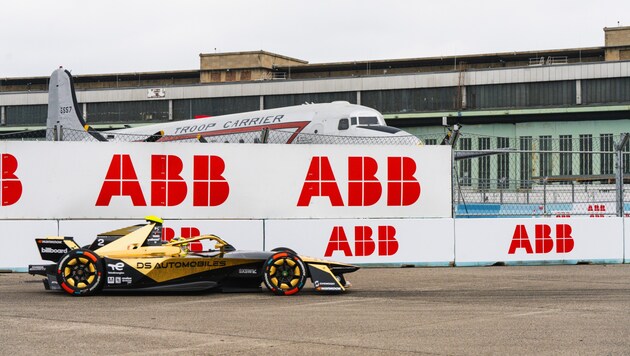 Auf dem still gelegten Berliner Flughafen Tempelhof ist die Formel E seit zehn Jahren Stammgast.  (Bild: Daphne Seberich / ServusTV)