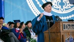 Jerry Seinfeld in Durham (Bild: AP/Jared Lazarus/Duke University via AP)