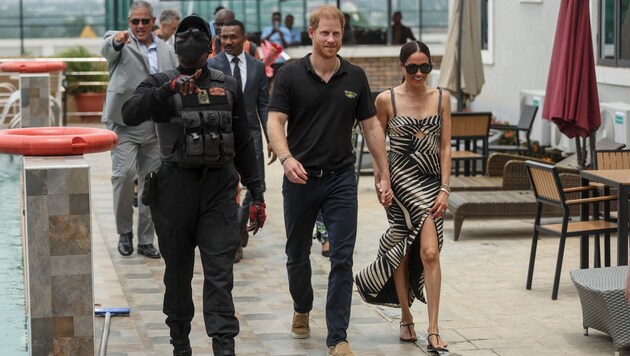 Prinz Harry und Herzogin Meghan während ihrer Nigeria-Reise. (Bild: APA/AFP/Kola SULAIMON)