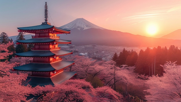 Artan turist sayısına karşı mücadele eden Japonya'daki yetkililer, kutsal Fuji Dağı'na tırmanış için bilet sistemi getiriyor. (Bild: Tjeerd - stock.adobe.com)