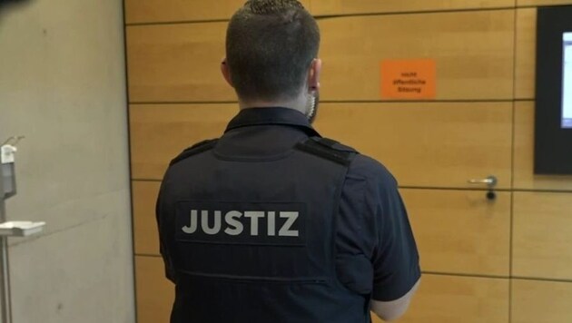In Bavaria, a 15-year-old is currently on trial for the murder of his 14-year-old classmate. (Bild: glomex)