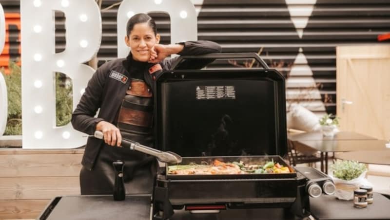 Yulia Haybäck is a Weber grill master and has her roots in Spain and Venezuela. Grilling on the plancha is a childhood memory for her. (Bild: © Philipp Lipiarski)