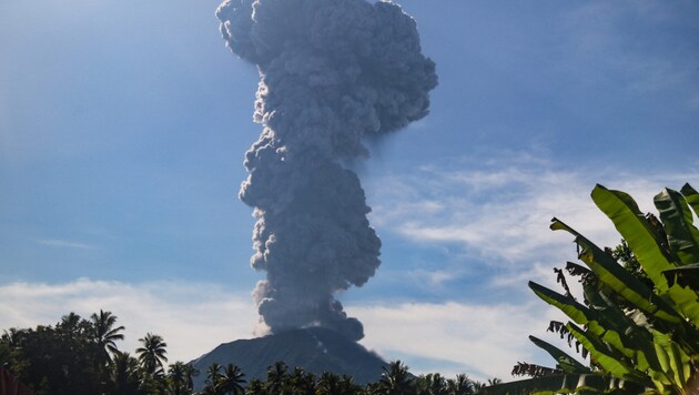 Endonezya'daki Ibu yanardağı yeniden faaliyete geçti. (Bild: AFP)