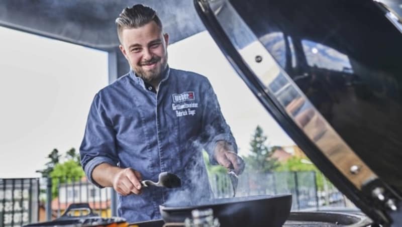 Patrick Bayer ist Weber-Grillweltmeister und diplomierter Fleischsommelier. Seinen Weltmeistertitel ergrillte er sich in der Disziplin „Pulled-Pork“. (Bild: weber.com)