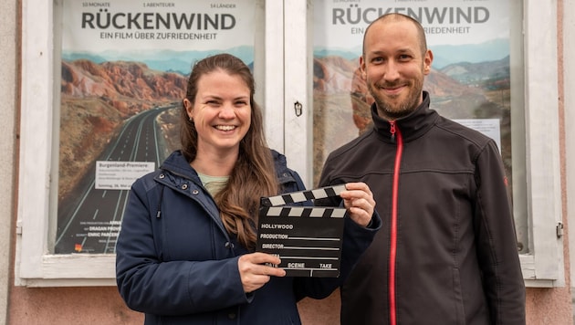 Anna und Moses freuen sich auf den Kinostart. Sie waren in 14 Ländern unterwegs. Am 26. und 30. Mai gibt es den Film in Illmitz zu sehen. (nationalparkkino.at) (Bild: Anna & Moses)