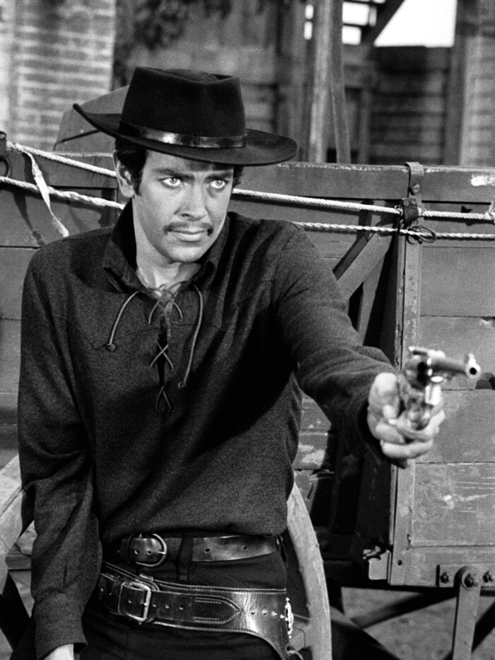 Mark Damon in "Ringo with the Golden Guns".
