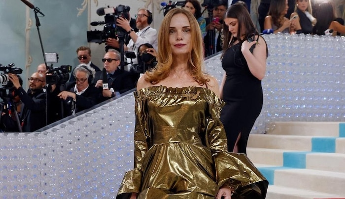 Nina Hollein in einem ihrer Kleider auf der berühmten Met-Gala