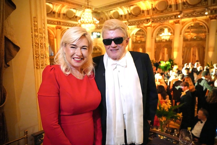 Heino und die österreichische Botschafterin in den USA Petra Schneebauer beim Wiener Opernball ...