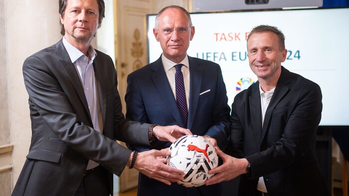 v. l.n.r.: ÖFB-Sportdirektor Peter Schöttel, Innenminister Gerhard Karner und ÖFB-Präsident ...