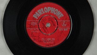 Am Montagabend (Stand: 20 Uhr) lag das Höchstgebot für die rare Single bei 24.760 US-Dollar ...