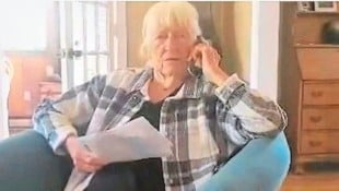 Der Schreck aller Telefonbetrüger wurde in den USA zu einem Internet-Star. Die 92-jährige Uroma „Bumma“. (Bild: Toneys/FB)