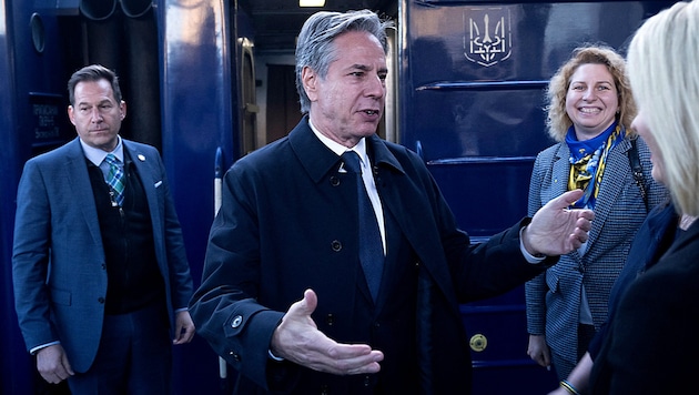 US Secretary of State Antony Blinken traveled by night train from Poland to Kiev. (Bild: APA/AFP/POOL/Brendan Smialowski)